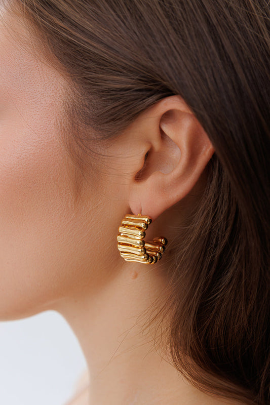 Ribbed Hoop Earring